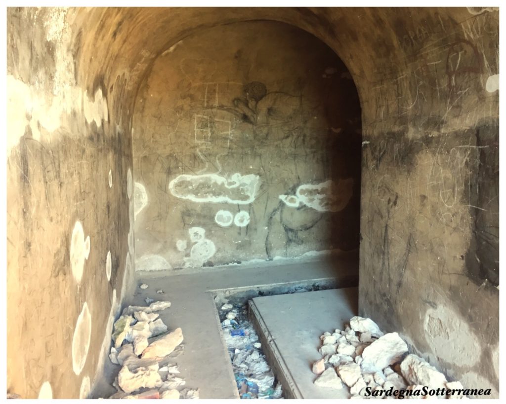 Uno dei tunnel degradati sotto il Colle Sant'Elia