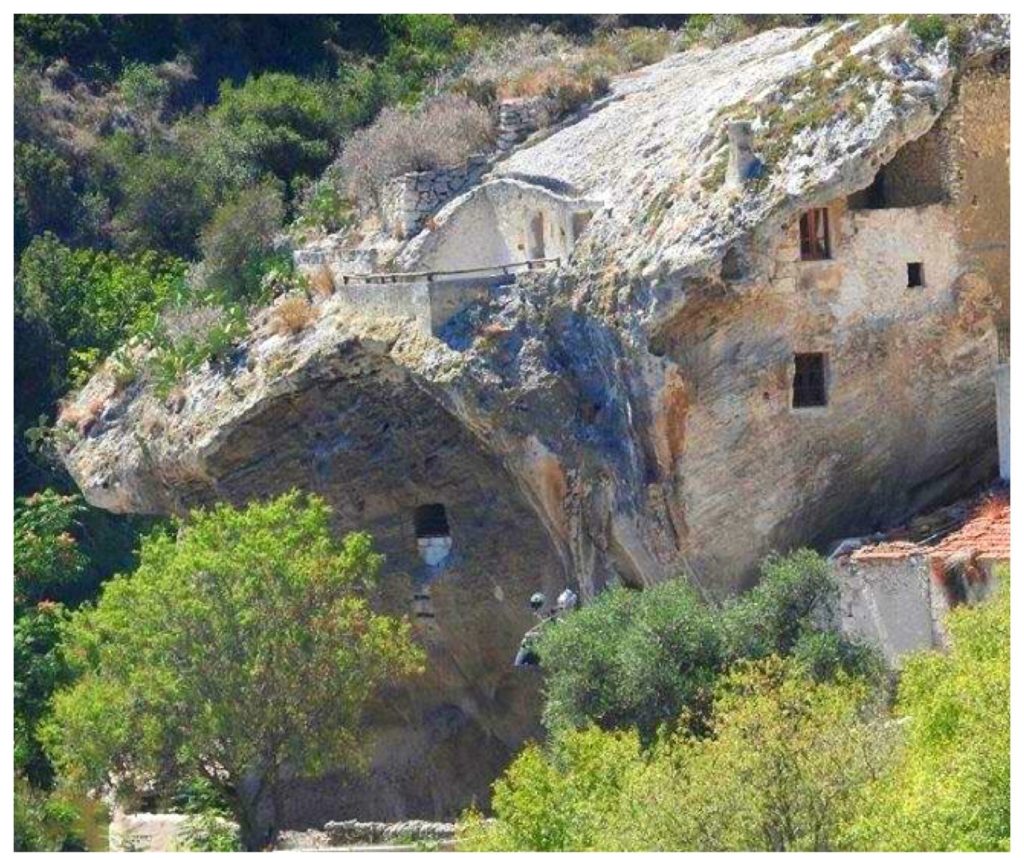 La casa nella roccia a Sedini 
