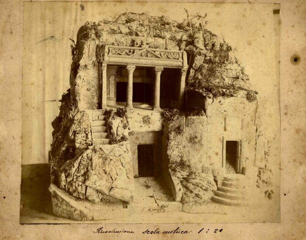 Cagliari. La grotta della vipera ritratta in un modellino del primo Novecento. 