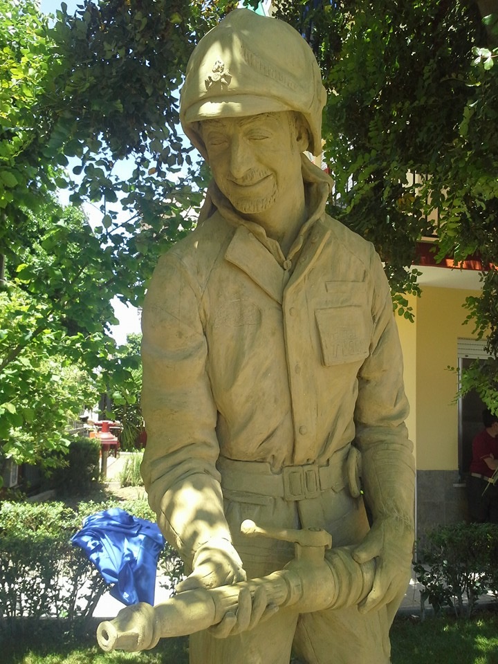 La statua di Massimo Casu. Dettaglio. 